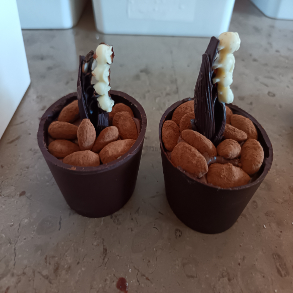pot-de-muguet-en-chocolat-noir