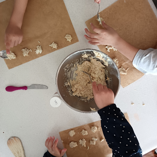 enfants-realise-bonbon-chocolat