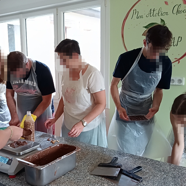 une famille durant un atelier